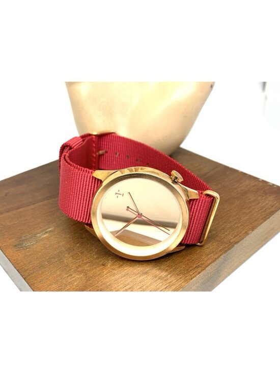 1: Face Mirror Dial Women\'s Watch Quartz Rose Gold Tone Red Nylon Strap 40mm